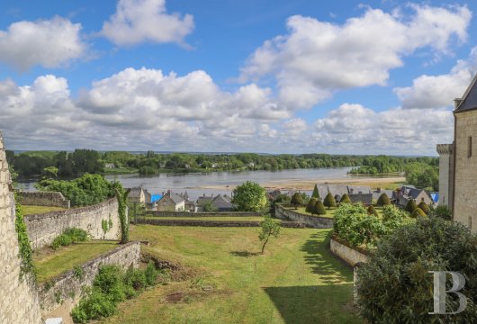 En Indre-et-Loire, à Candes-Saint-Martin, un château d’inspiration néo-gothique en belvédère sur la Loire et la Vienne - photo  n°2